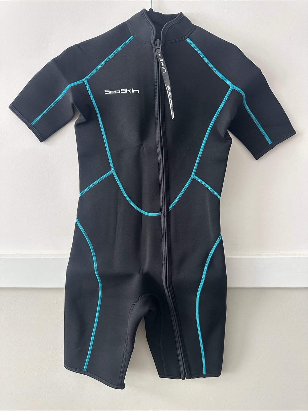 SeaSkin Shorty 3mm Small Women's Short Sleeve Neoprene Wetsuit Black Teal Trim
